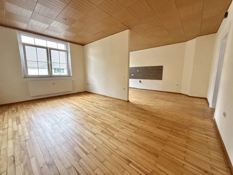 Immobilienangebot - Hachenburg VG - Alle - Ehemalige Schule mit Nebengebäude - Wohnen & Vermieten kombinierbar! Nähe Hachenburg!