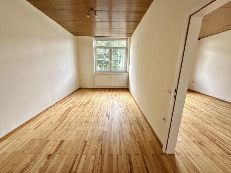 Immobilienangebot - Hachenburg VG - Alle - Ehemalige Schule mit Nebengebäude - Wohnen & Vermieten kombinierbar! Nähe Hachenburg!