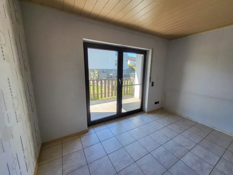 Immobilienangebot - Niederelbert - Alle - Großzügiges, freistehendes Zweifamilienhaus mit Garagen & Garten in idyllischer Lage bei Montabaur!