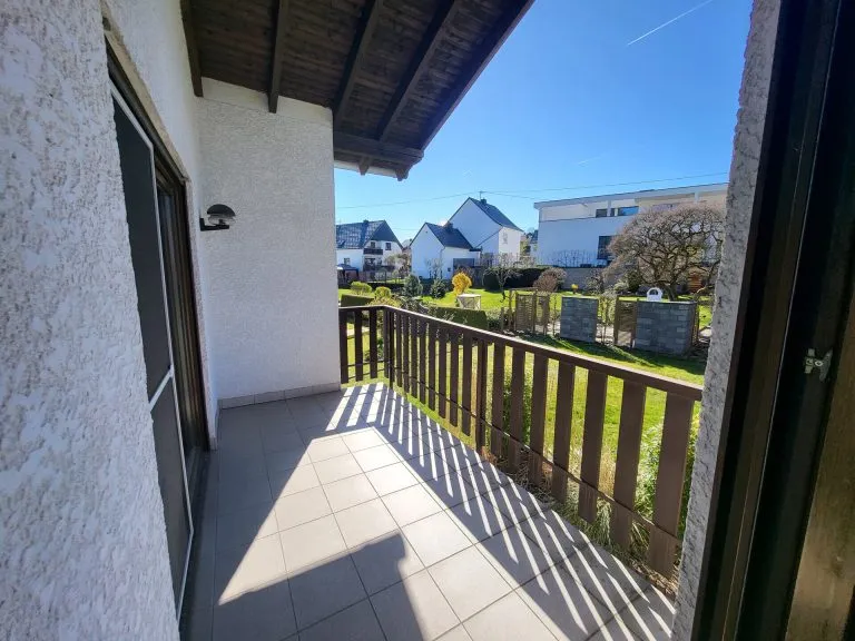 Immobilienangebot - Niederelbert - Alle - Großzügiges, freistehendes Zweifamilienhaus mit Garagen & Garten in idyllischer Lage bei Montabaur!