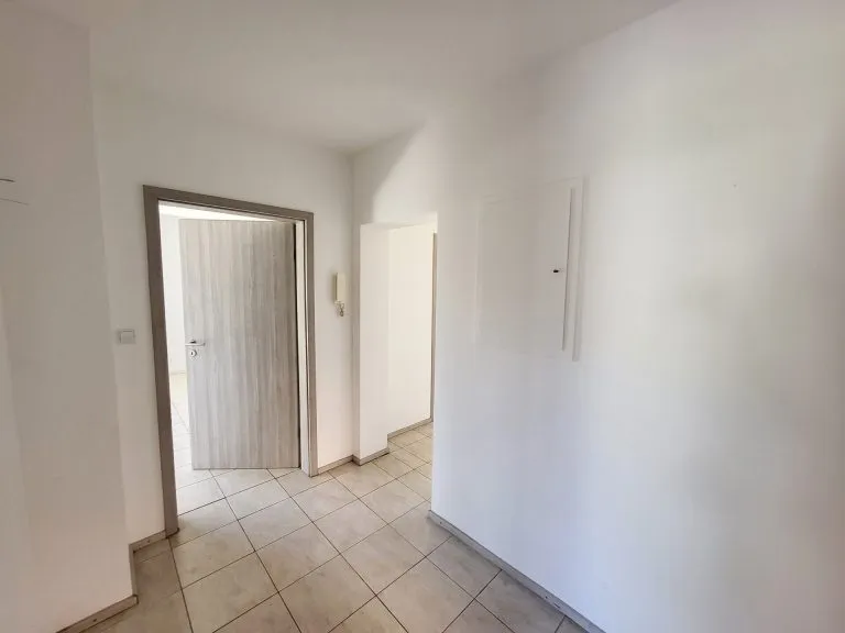 Immobilienangebot - Niederelbert - Alle - Großzügiges, freistehendes Zweifamilienhaus mit Garagen & Garten in idyllischer Lage bei Montabaur!