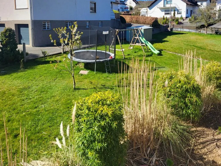 Immobilienangebot - Niederelbert - Alle - Großzügiges, freistehendes Zweifamilienhaus mit Garagen & Garten in idyllischer Lage bei Montabaur!