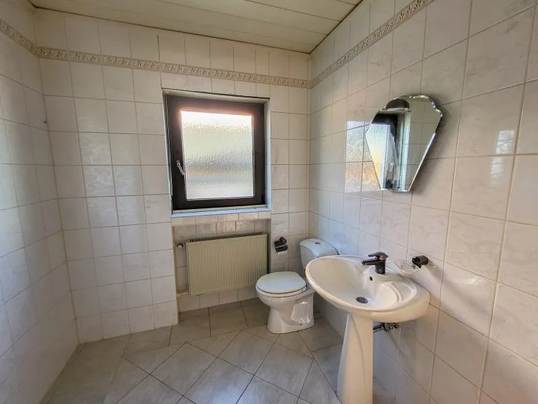 Immobilienangebot - Niederelbert - Alle - Großzügiges, freistehendes Zweifamilienhaus mit Garagen & Garten in idyllischer Lage bei Montabaur!