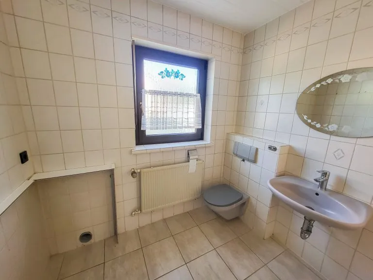 Immobilienangebot - Niederelbert - Alle - Großzügiges, freistehendes Zweifamilienhaus mit Garagen & Garten in idyllischer Lage bei Montabaur!