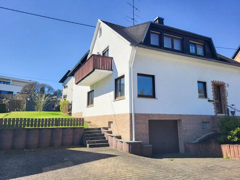 Immobilienangebot - Niederelbert - Alle - Großzügiges, freistehendes Zweifamilienhaus mit Garagen & Garten in idyllischer Lage bei Montabaur!
