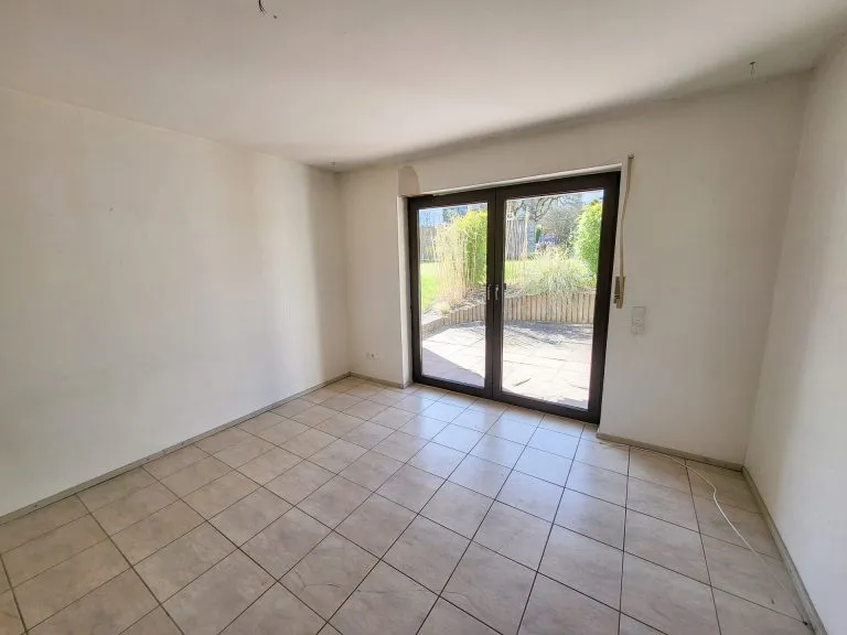 Immobilienangebot - Niederelbert - Alle - Großzügiges, freistehendes Zweifamilienhaus mit Garagen & Garten in idyllischer Lage bei Montabaur!