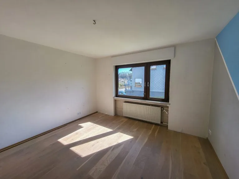 Immobilienangebot - Niederelbert - Alle - Großzügiges, freistehendes Zweifamilienhaus mit Garagen & Garten in idyllischer Lage bei Montabaur!