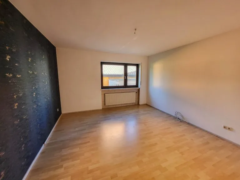 Immobilienangebot - Niederelbert - Alle - Großzügiges, freistehendes Zweifamilienhaus mit Garagen & Garten in idyllischer Lage bei Montabaur!