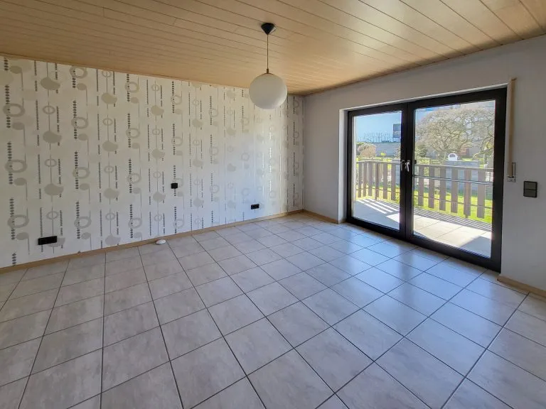 Immobilienangebot - Niederelbert - Alle - Großzügiges, freistehendes Zweifamilienhaus mit Garagen & Garten in idyllischer Lage bei Montabaur!