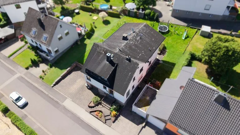 Immobilienangebot - Niederelbert - Alle - Großzügiges, freistehendes Zweifamilienhaus mit Garagen & Garten in idyllischer Lage bei Montabaur!