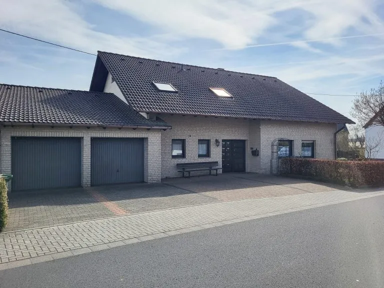 Immobilienangebot - Ailertchen - Alle - Reserviert-Freistehendes Einfamilienhaus-barrierefreies Erdgeschoss, Doppelgarage und großem Garten!