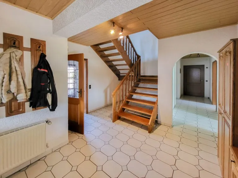 Immobilienangebot - Ailertchen - Alle - Reserviert-Freistehendes Einfamilienhaus-barrierefreies Erdgeschoss, Doppelgarage und großem Garten!