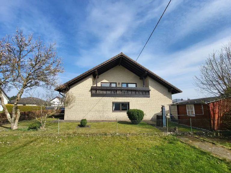 Immobilienangebot - Ailertchen - Alle - Reserviert-Freistehendes Einfamilienhaus-barrierefreies Erdgeschoss, Doppelgarage und großem Garten!