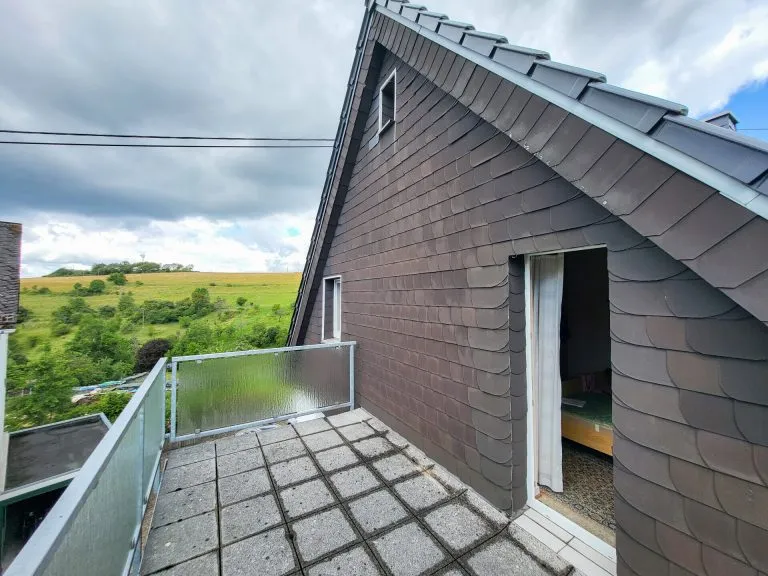 Immobilienangebot - Ehlscheid - Alle - Großzügiges Wohnhaus mit renovierter Einliegerwohnung,  Doppelgarage und gepflegtem Garten!