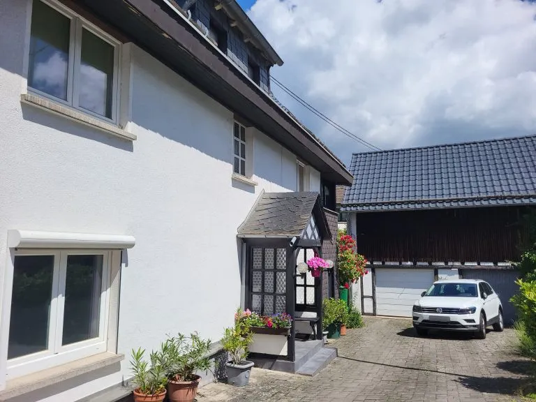 Immobilienangebot - Ehlscheid - Alle - Großzügiges Wohnhaus mit renovierter Einliegerwohnung,  Doppelgarage und gepflegtem Garten!
