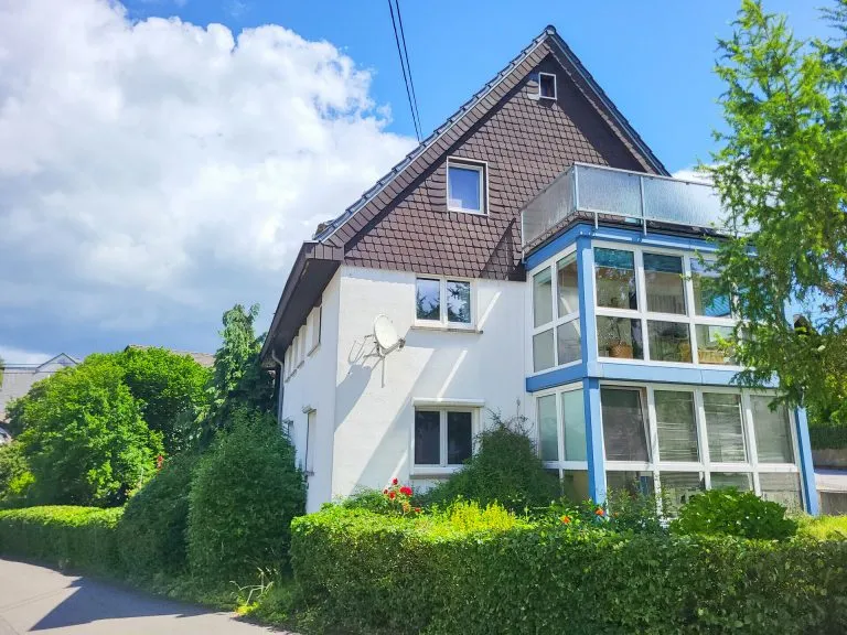 Immobilienangebot - Ehlscheid - Alle - Großzügiges Wohnhaus mit renovierter Einliegerwohnung,  Doppelgarage und gepflegtem Garten!