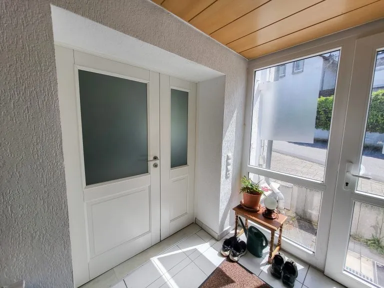 Immobilienangebot - Ehlscheid - Alle - Großzügiges Wohnhaus mit renovierter Einliegerwohnung,  Doppelgarage und gepflegtem Garten!