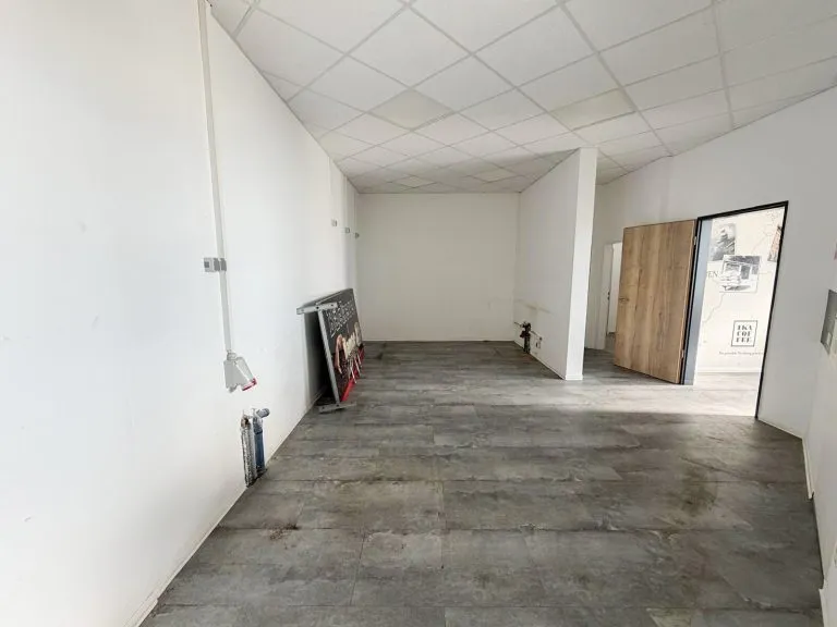 Immobilienangebot - Rennerod - Alle - Attraktive Gewerbefläche mit Top-Sichtbarkeit und moderner Ausstattung!