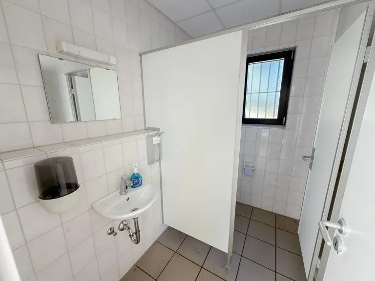 Immobilienangebot - Rennerod - Alle - Attraktive Gewerbefläche mit Top-Sichtbarkeit und moderner Ausstattung!