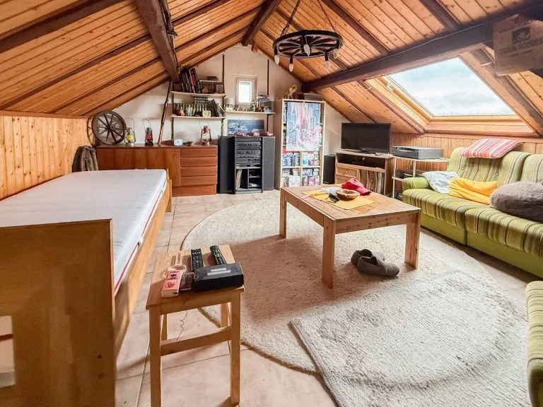 Immobilienangebot - Hennef (Sieg) - Alle - Reserviert - Gepflegte Doppelhaushälfte mit Platz für zwei Familien in ruhiger Wohnlage von Hennef