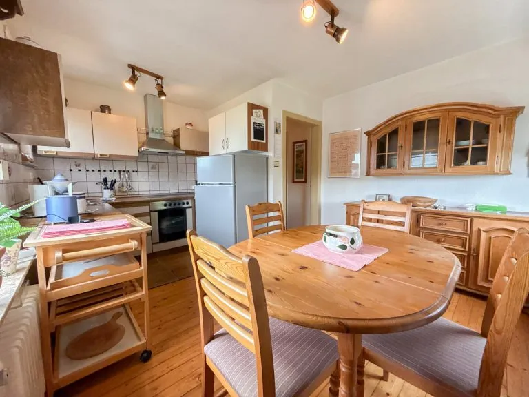 Immobilienangebot - Hennef (Sieg) - Alle - Reserviert - Gepflegte Doppelhaushälfte mit Platz für zwei Familien in ruhiger Wohnlage von Hennef