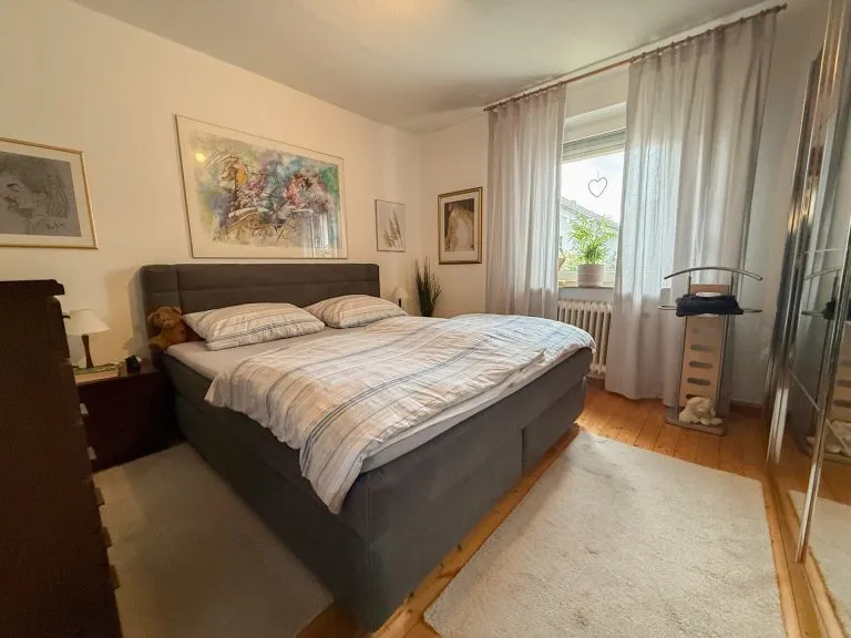 Immobilienangebot - Hennef (Sieg) - Alle - Reserviert - Gepflegte Doppelhaushälfte mit Platz für zwei Familien in ruhiger Wohnlage von Hennef