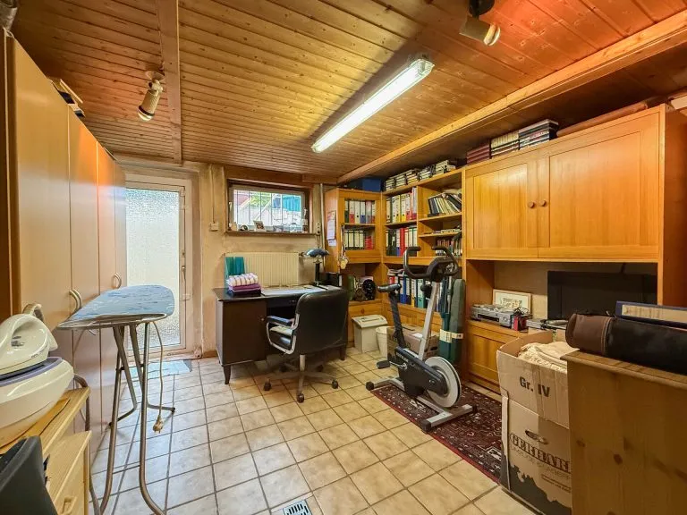 Immobilienangebot - Hennef (Sieg) - Alle - Reserviert - Gepflegte Doppelhaushälfte mit Platz für zwei Familien in ruhiger Wohnlage von Hennef