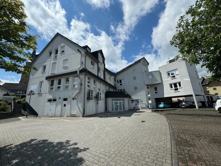 Immobilienangebot - Betzdorf - Alle - Funktionale Gewerbefläche mit Aufzug im MVZ Betzdorf – ideal für Praxis oder Büro!