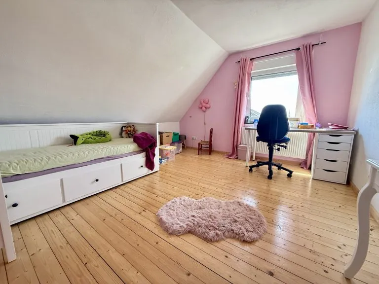 Immobilienangebot - Bitzen - Alle - *RESERVIERT* Viel Platz zum Leben und Entfalten – Einfamilienhaus mit großem Grundstück!