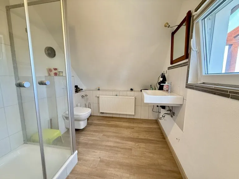 Immobilienangebot - Bitzen - Alle - *RESERVIERT* Viel Platz zum Leben und Entfalten – Einfamilienhaus mit großem Grundstück!