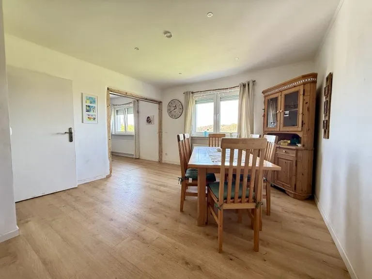 Immobilienangebot - Bitzen - Alle - *RESERVIERT* Viel Platz zum Leben und Entfalten – Einfamilienhaus mit großem Grundstück!