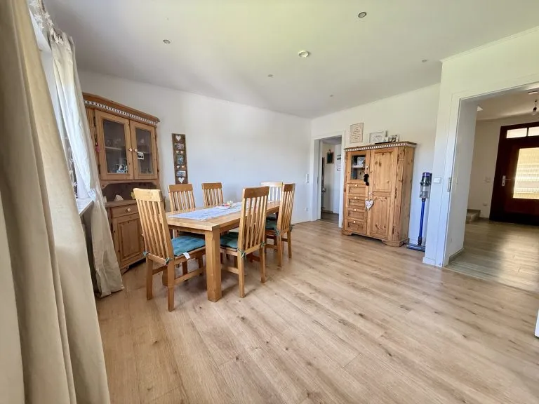 Immobilienangebot - Bitzen - Alle - *RESERVIERT* Viel Platz zum Leben und Entfalten – Einfamilienhaus mit großem Grundstück!