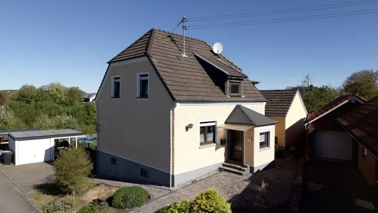Immobilienangebot - Bitzen - Alle - *RESERVIERT* Viel Platz zum Leben und Entfalten – Einfamilienhaus mit großem Grundstück!