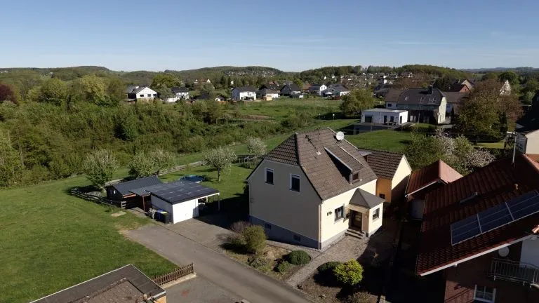Immobilienangebot - Bitzen - Alle - *RESERVIERT* Viel Platz zum Leben und Entfalten – Einfamilienhaus mit großem Grundstück!