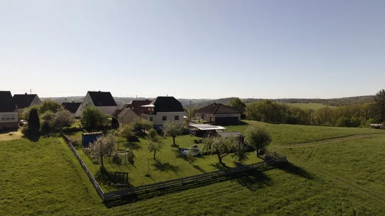 Immobilienangebot - Bitzen - Alle - *RESERVIERT* Viel Platz zum Leben und Entfalten – Einfamilienhaus mit großem Grundstück!