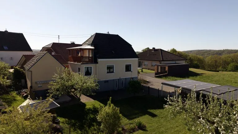Immobilienangebot - Bitzen - Alle - *RESERVIERT* Viel Platz zum Leben und Entfalten – Einfamilienhaus mit großem Grundstück!