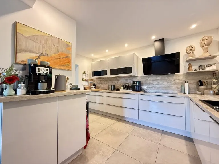 Immobilienangebot - Grünebach - Alle - *RESERVIERT* Viel Platz für die ganze Familie – gepflegtes Zweifamilienhaus für individuelle Wohnkonzepte!