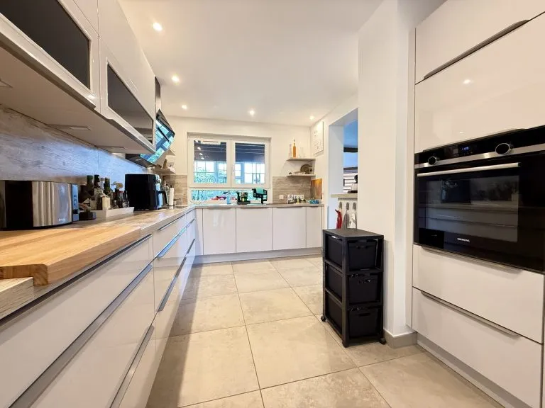 Immobilienangebot - Grünebach - Alle - *RESERVIERT* Viel Platz für die ganze Familie – gepflegtes Zweifamilienhaus für individuelle Wohnkonzepte!