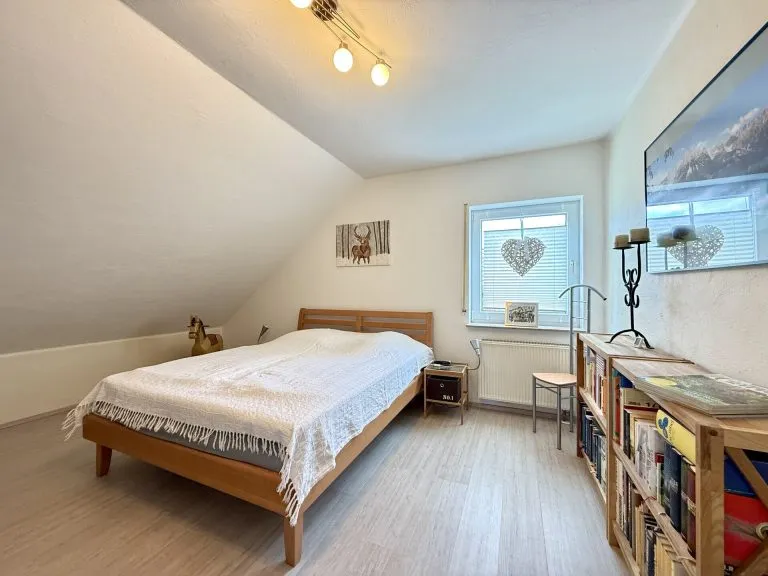 Immobilienangebot - Grünebach - Alle - *RESERVIERT* Viel Platz für die ganze Familie – gepflegtes Zweifamilienhaus für individuelle Wohnkonzepte!