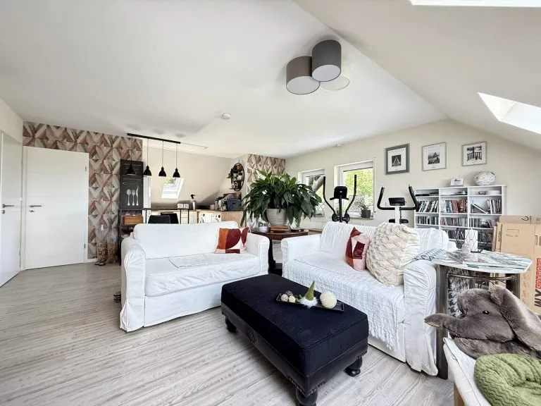 Immobilienangebot - Grünebach - Alle - *RESERVIERT* Viel Platz für die ganze Familie – gepflegtes Zweifamilienhaus für individuelle Wohnkonzepte!