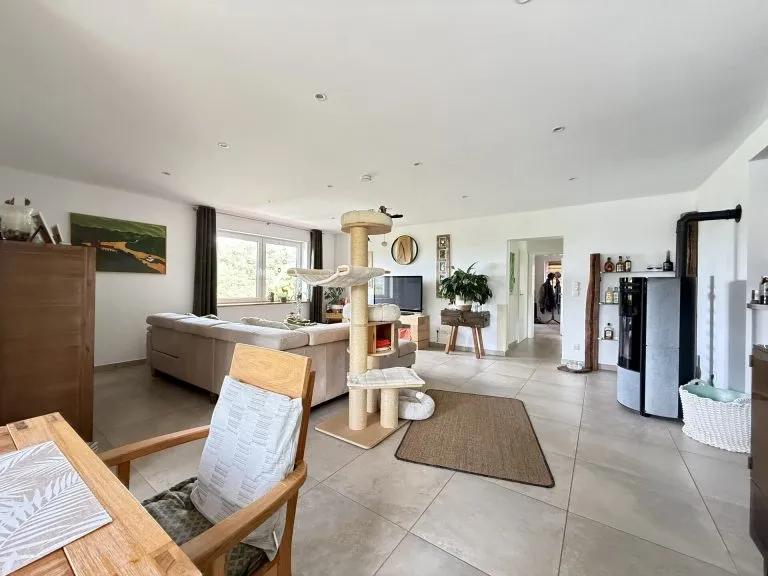 Immobilienangebot - Grünebach - Alle - *RESERVIERT* Viel Platz für die ganze Familie – gepflegtes Zweifamilienhaus für individuelle Wohnkonzepte!