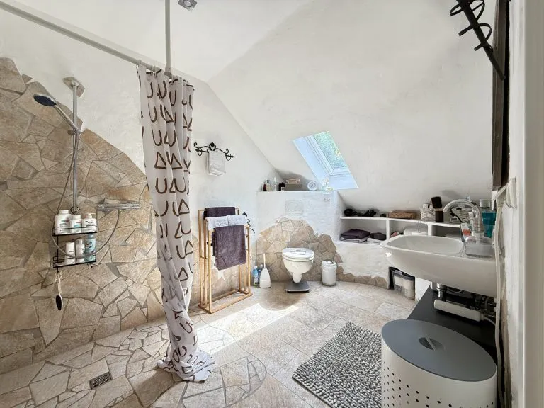 Immobilienangebot - Grünebach - Alle - *RESERVIERT* Viel Platz für die ganze Familie – gepflegtes Zweifamilienhaus für individuelle Wohnkonzepte!