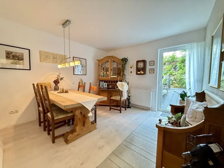 Immobilienangebot - Grünebach - Alle - *RESERVIERT* Viel Platz für die ganze Familie – gepflegtes Zweifamilienhaus für individuelle Wohnkonzepte!