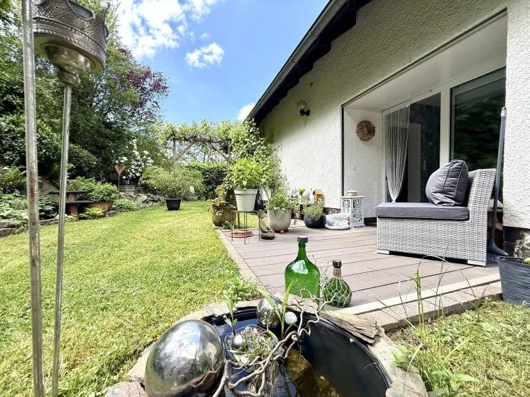 Immobilienangebot - Grünebach - Alle - *RESERVIERT* Viel Platz für die ganze Familie – gepflegtes Zweifamilienhaus für individuelle Wohnkonzepte!