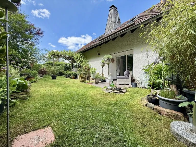 Immobilienangebot - Grünebach - Alle - *RESERVIERT* Viel Platz für die ganze Familie – gepflegtes Zweifamilienhaus für individuelle Wohnkonzepte!