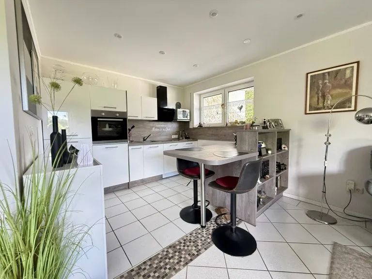 Immobilienangebot - Grünebach - Alle - *RESERVIERT* Viel Platz für die ganze Familie – gepflegtes Zweifamilienhaus für individuelle Wohnkonzepte!
