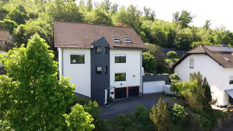 Immobilienangebot - Grünebach - Alle - *RESERVIERT* Viel Platz für die ganze Familie – gepflegtes Zweifamilienhaus für individuelle Wohnkonzepte!