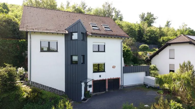 Immobilienangebot - Grünebach - Alle - *RESERVIERT* Viel Platz für die ganze Familie – gepflegtes Zweifamilienhaus für individuelle Wohnkonzepte!