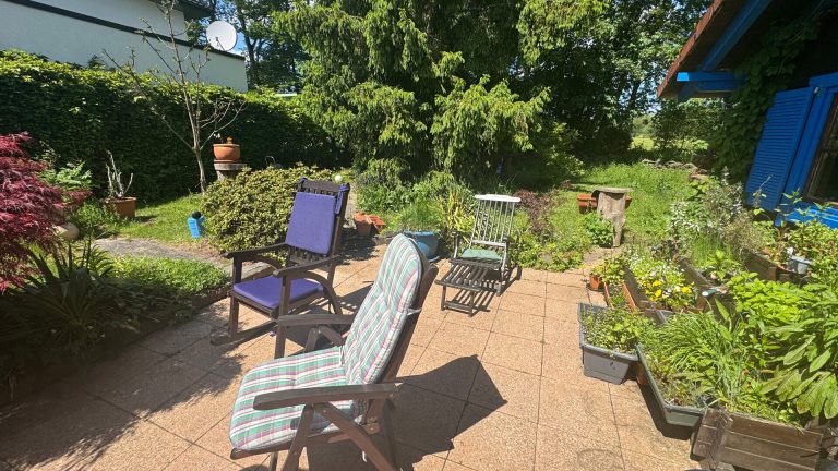 Immobilienangebot - Rennerod - Alle - *RESERVIERT* Ländliche Ruhe, stadtnah genießen. Schickes Blockhaus mit Garten in Feldrandlage!