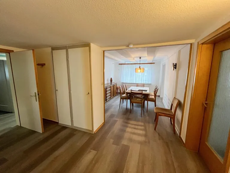 Immobilienangebot - Siegen / Eiserfeld - Alle - Großzügige 3-Zimmer Wohnung mit saniertem Badezimmer und Garten in Siegen-Eiserfeld!